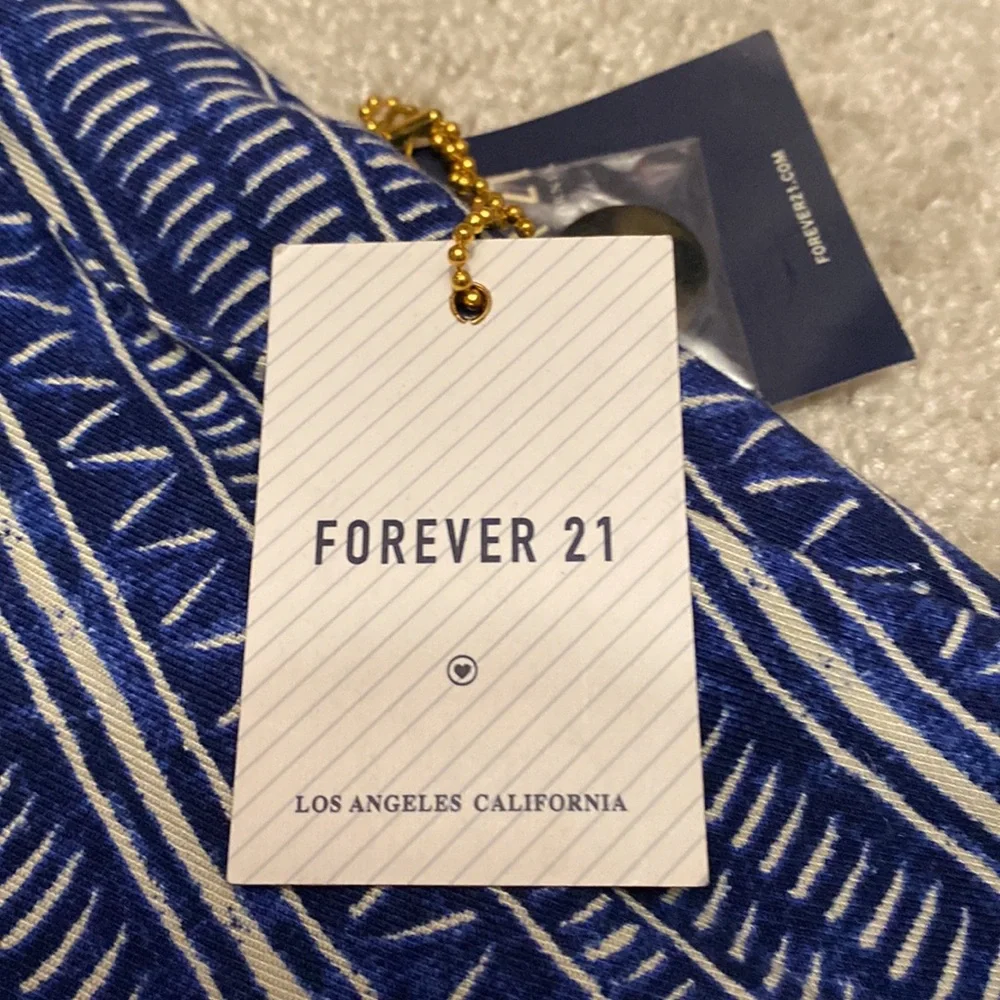 🎉HOST PICK!🎉NWT Forever 21 Blue and White Button Up Shorts - Picture 6 of 8